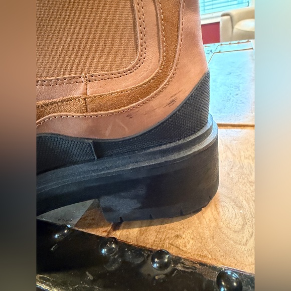 Sam Edelman women’s Tan Chelsea Boots - Picture 5 of 9